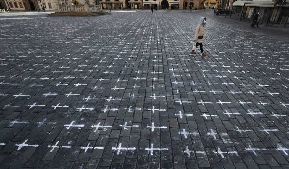 Na Staromestskom námestí v Prahe sa objavili tisíce krížov