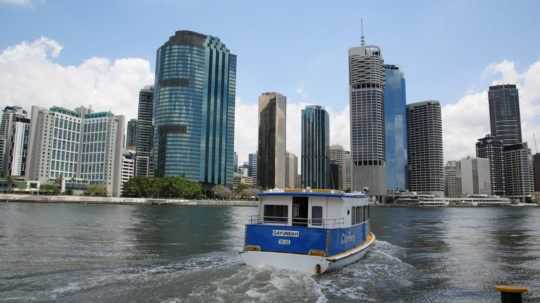 Brisbane spúšťa pre štyri prípady komunitného prenosu lockdown