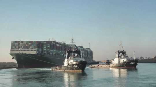 Blokáda Suezského prieplavu sa skončila, loď sa podarilo uvoľniť
