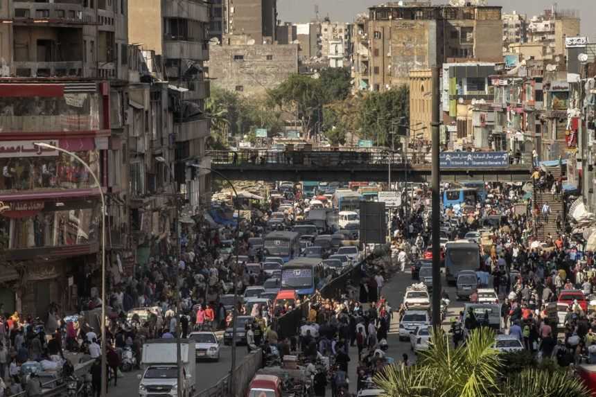 V Káhire sa zrútila obytná budova, zahynulo najmenej 8 ľudí