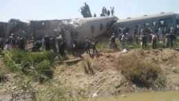 Zrážka vlakov v Egypte si vyžiadala viac než 30 obetí