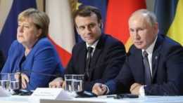 Putin diskutoval s Merkelovou a Macronom o Sputniku V