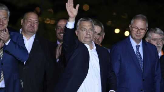 Europoslanci za Orbánov Fidesz opustili frakciu ľudovcov