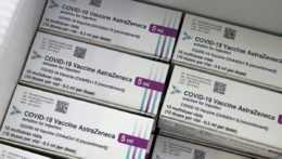 Slovensko bojuje s nízkou zaočkovanosťou. Vakcíny od AstraZenecy zrejme darujeme