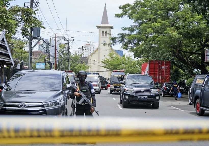 Samovražedný útok na Kvetnú nedeľu. Pri indonézskej katedrále zranili 14 ľudí
