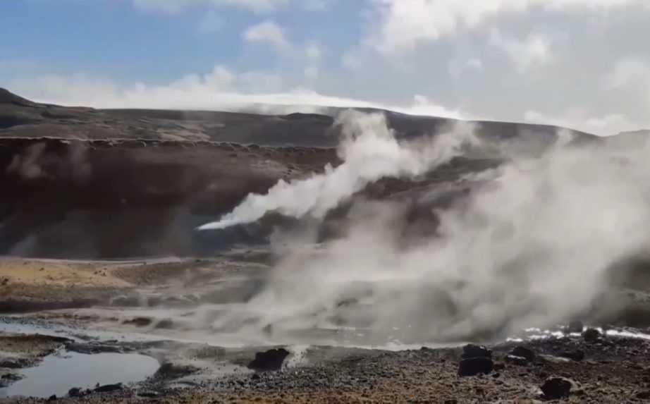 Island je ako v tlakovom hrnci. Za posledné týždne tam zažili desiatky tisíc zemetrasení