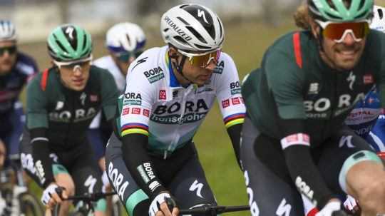 Sagan opäť chýbal v najlepšej stovke, piatkovú etapu ovládol Van der Poel