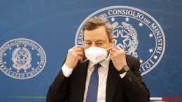 Na snímke taliansky premiér Mario Draghi.