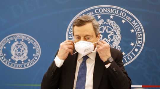 Na snímke taliansky premiér Mario Draghi.