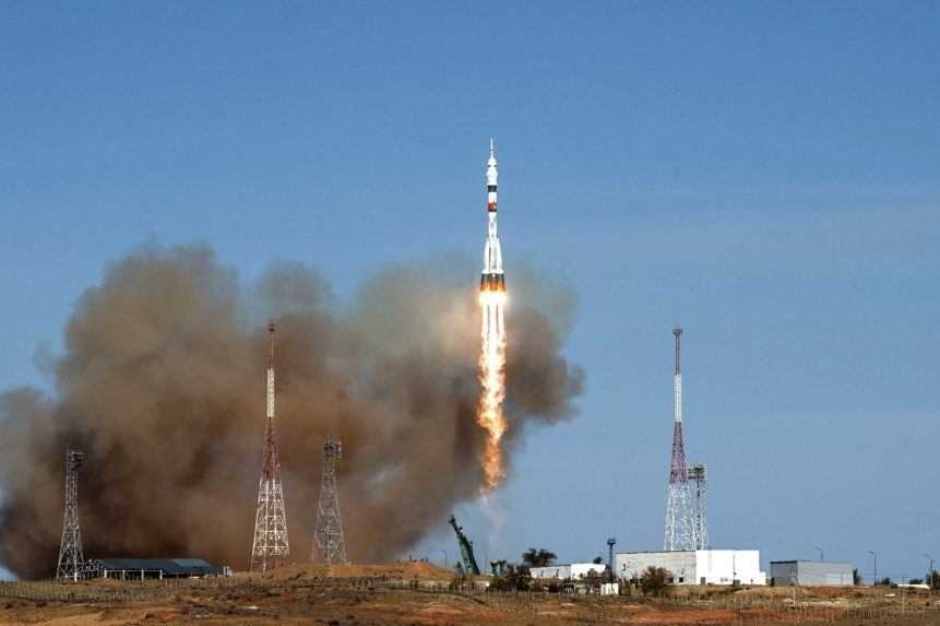 Ruská raketa vyniesla do vesmíru 38 družíc, na jednej z nich sa podieľali Slováci