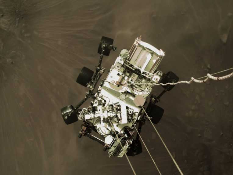 NASA sa v apríli na Marse pokúsi vzlietnuť s helikoptérou Ingenuity