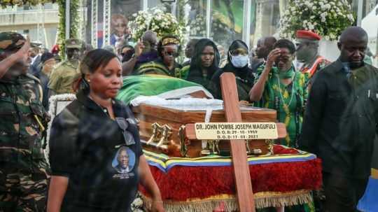 Na poslednej rozlúčke s prezidentom Tanzánie zomrelo najmenej päť ľudí vrátane štyroch detí