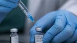 Vakcínu od Pfizer/BioNTech možno skladovať v chladničke až mesiac