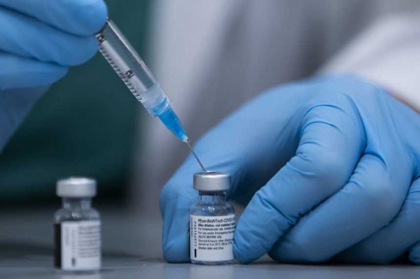 Šéf BioNTechu: Vakcína je účinná aj proti indickej mutácii koronavírusu
