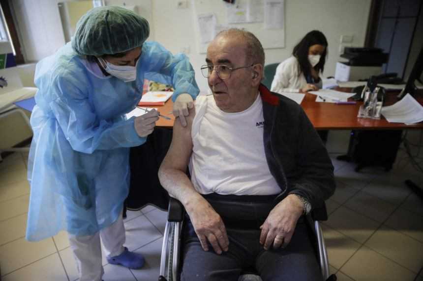 Očkovanie aj v lekárňach. Taliani chcú zrýchliť vakcináciu