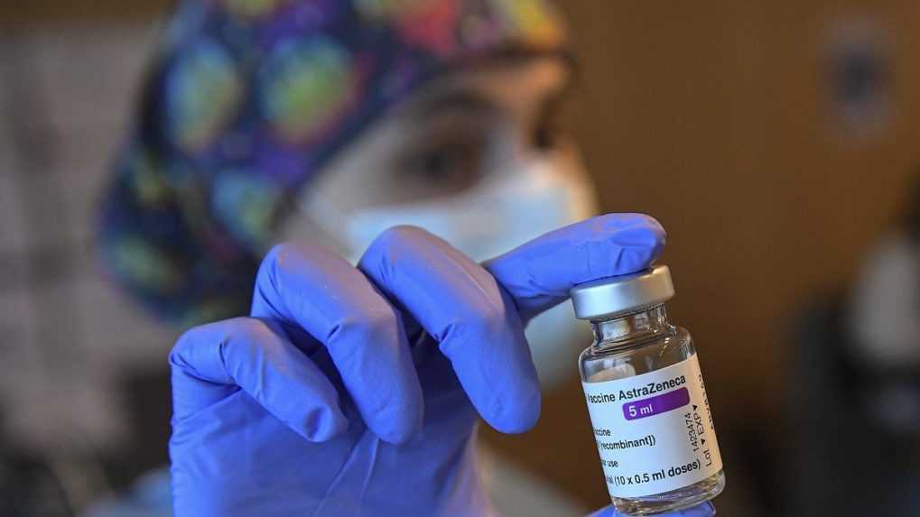 Nemecko pozastavuje očkovanie osôb mladších ako 60 rokov vakcínou od AstraZenecy
