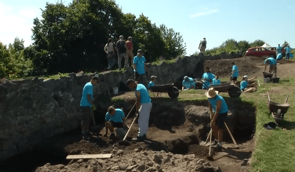Zlatá éra obnovy slovenských hradov sa podľa archeológov skončila