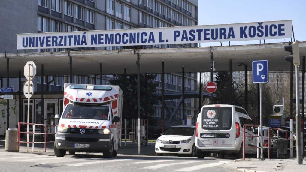 V Košiciach hospitalizovali pacienta s covidom, hoci je už zaočkovaný