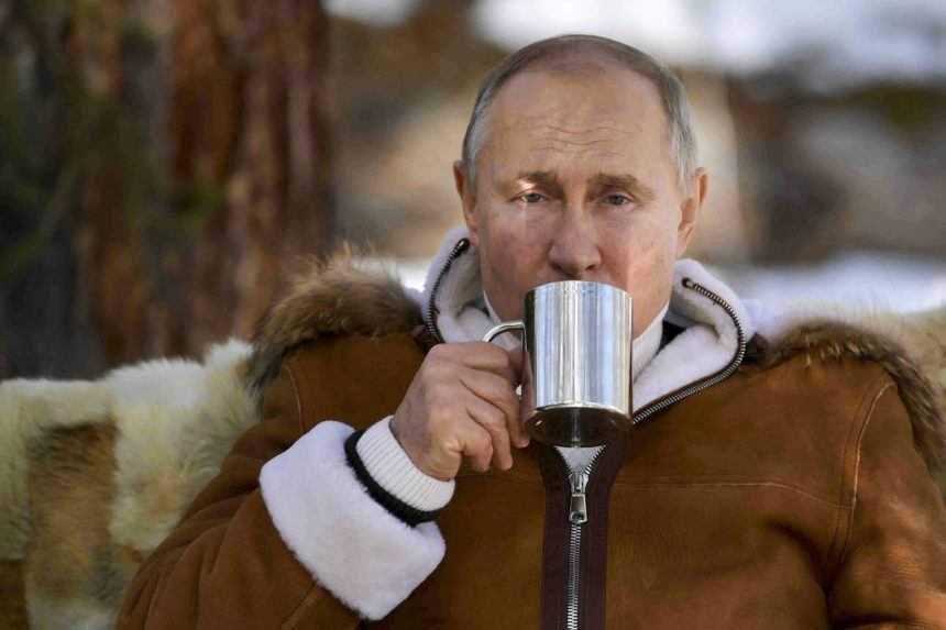 Putina zaočkovali proti covidu. Cíti sa dobre, oznámil jeho hovorca