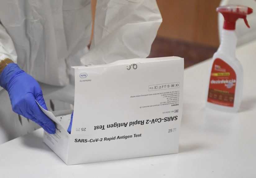 PCR odhalili 74 nových prípadov, počet hospitalizovaných výraznejšie klesol
