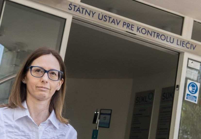 SaS nesúhlasí s útokmi na vedcov, stojí za riaditeľkou ŠÚKL Baťovou