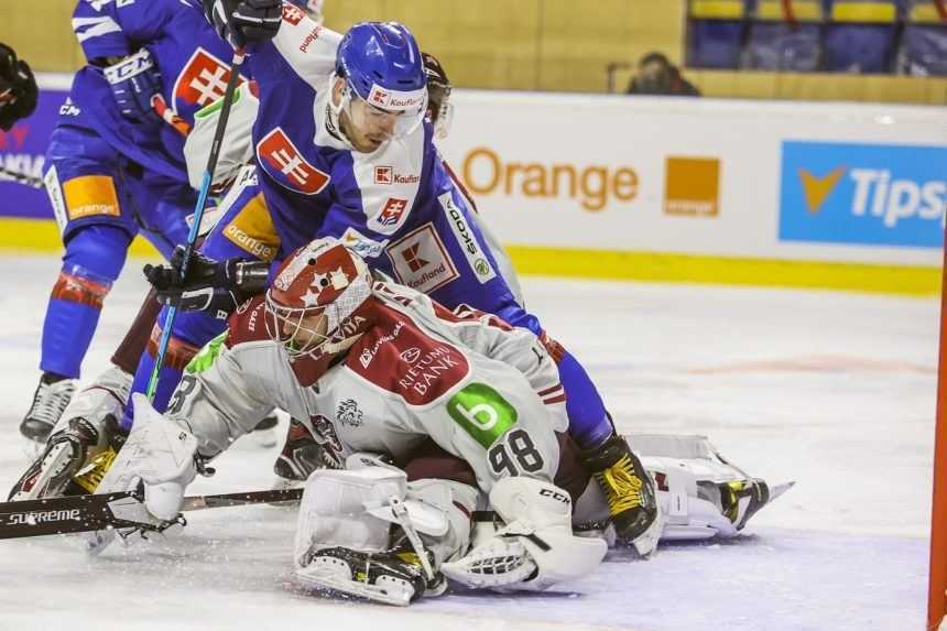 Slovenskí hokejisti v úvode prípravy na MS prehrali s Lotyšskom