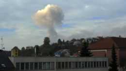 Horiaci muničný sklad za obcou Vrbětice po výbuchu v roku 2014