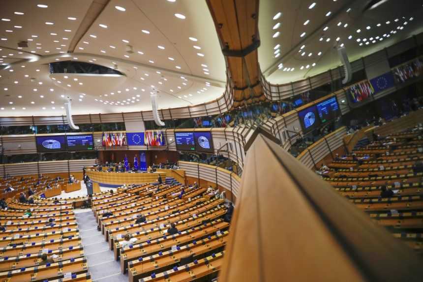 Europarlament vyzval členské štáty Únie na koordinované vyhostenie ruských diplomatov