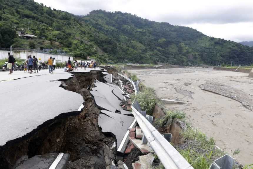 Po ničivých záplavách v Indonézii hlásia už viac ako 150 obetí