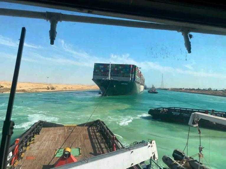 Dopravná zápcha v Suezskom prieplave sa definitívne skončila