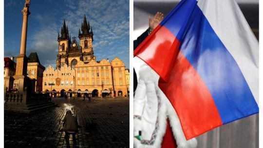 Staromestské námestie v Prahe a ruská vlajka.