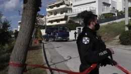 Mužov podozrivých z vraždy novinára v Aténách zachytila kamera
