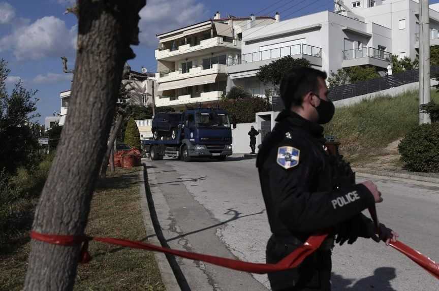 Mužov podozrivých z vraždy novinára v Aténách zachytila kamera