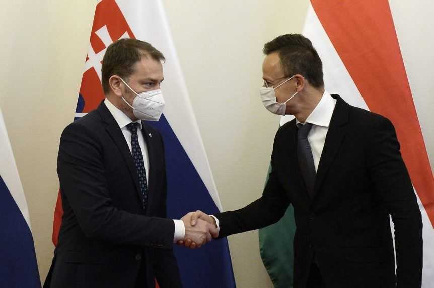 Sputnik V otestujeme, ak o to Slováci požiadajú, tvrdí šéf maďarskej diplomacie Szijjártó