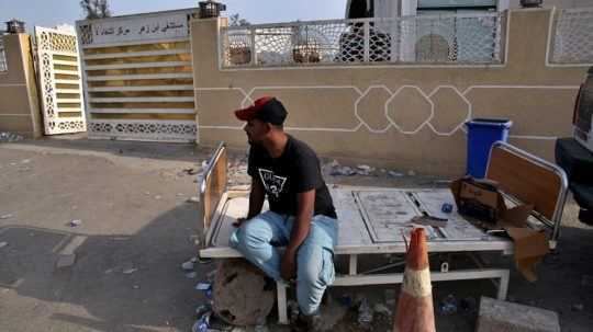 Bagdadskú nemocnicu pre covidových pacientov zachvátil požiar, 82 ľudí zomrelo