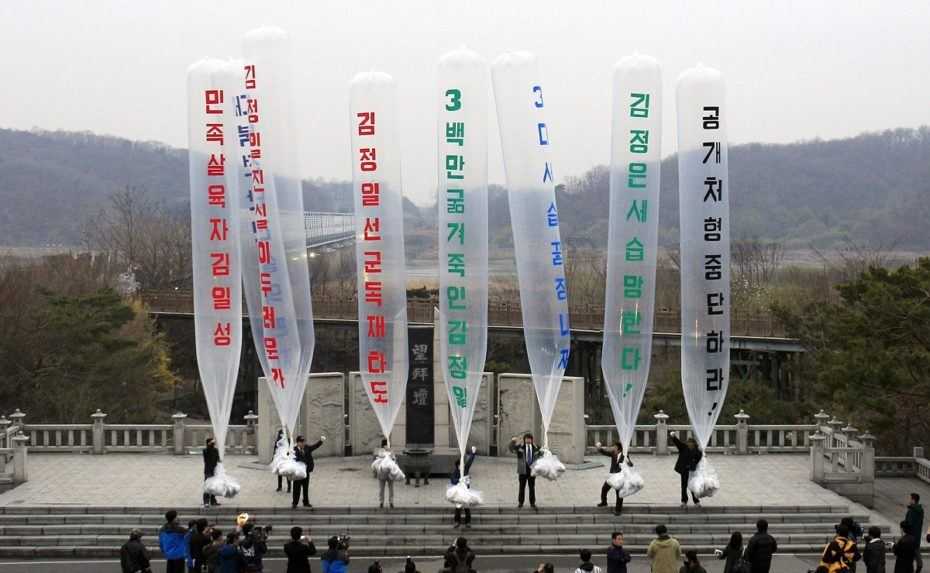 Juhokórejskí aktivisti napriek zákazu vyslali do Severnej Kórey státisíce letákov