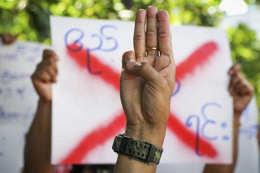 Bezpečnostné zložky v Mjanmarsku zabili viac ako 80 demonštrantov