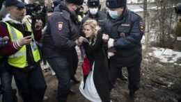 Ruská polícia zadržala Navaľného osobnú lekárku