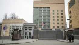 Americká ambasáda v Moskve  obmedzí vydávanie víz, postihli ju ruské nariadenia