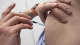 Nevidiacim pomohla mobilná očkovacia jednotka, vakcínu dostali v centre v Levoči