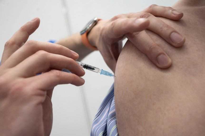 Nevidiacim pomohla mobilná očkovacia jednotka, vakcínu dostali v centre v Levoči