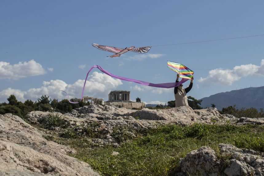 Gréci postupne otvárajú turistický sektor, zavedú výnimky z karantény