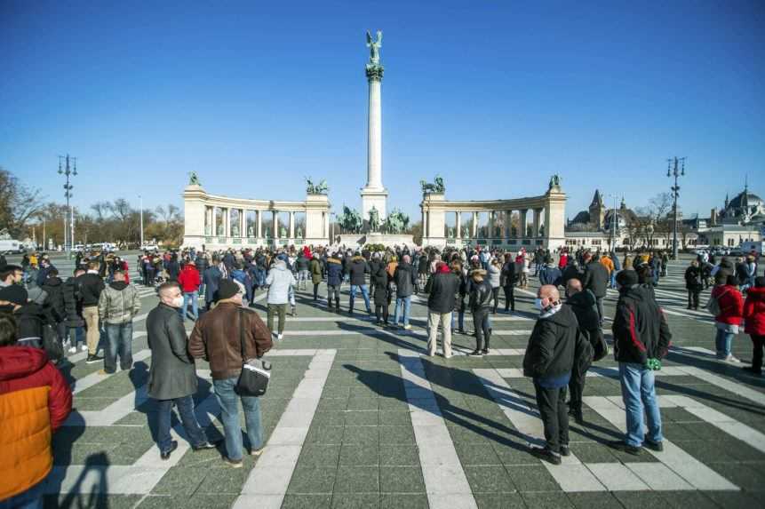 Maďari dosiahli stanovený míľnik, v sobotu sa začne veľké uvoľňovanie