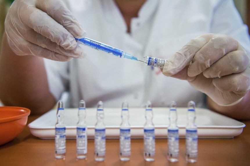 Srbi čoskoro naplno rozbehnú výrobu vakcíny Sputnik V