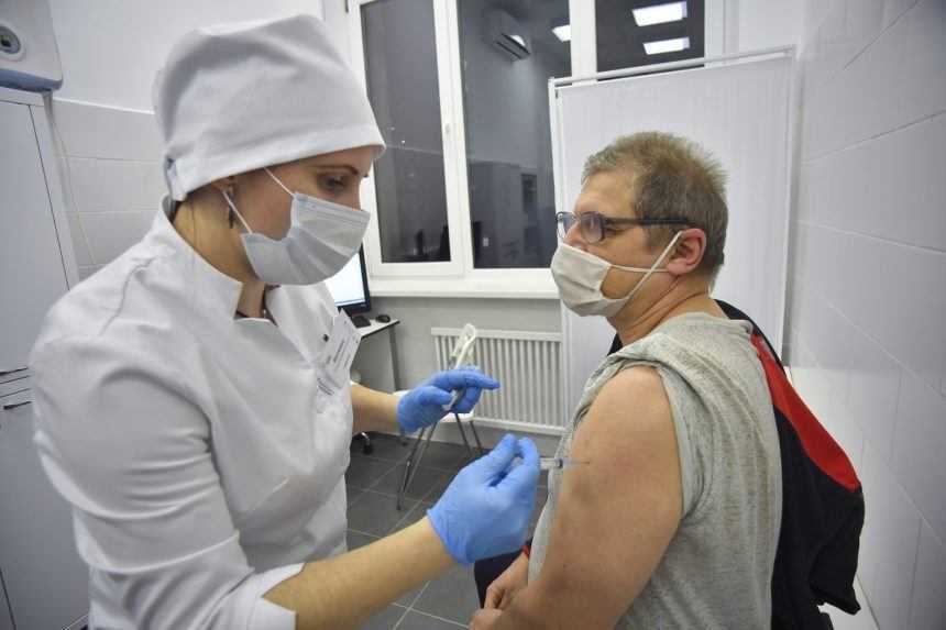 Moskva láka starších ľudí na očkovanie darčekovými poukážkami v hodnote 11 eur