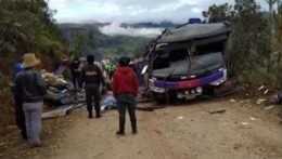 Nehoda autobusu v Peru si vyžiadala najmenej 20 obetí