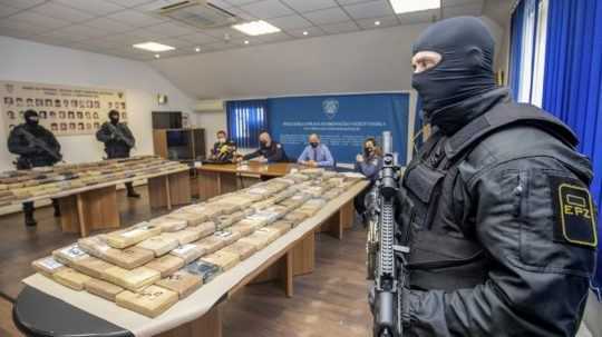Chorvátska polícia zhabala v meste Ploče pol tony kokaínu