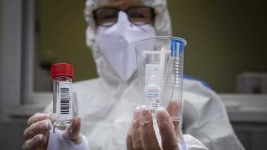 Pribudla jedna obeť pandémie, počet hospitalizovaných sa nemení