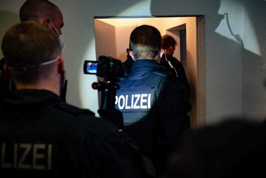 Nemecká polícia zasahovala proti prevádzačom migrantov. Zatýkalo sa aj v Bratislave