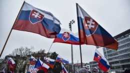 V Bratislave sa aj napriek núdzovému stavu konal protest proti opatreniam